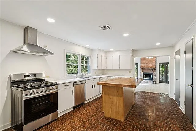 19343 9th Ave — Photo 3