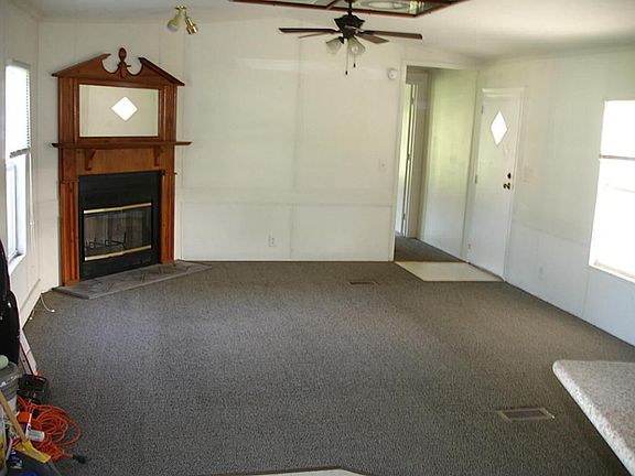4th image of 4213 Wells Dr