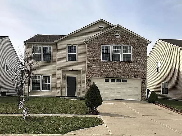 4 bed, 2.5 bath, 2900 sqft, $2,000 — Photo 1