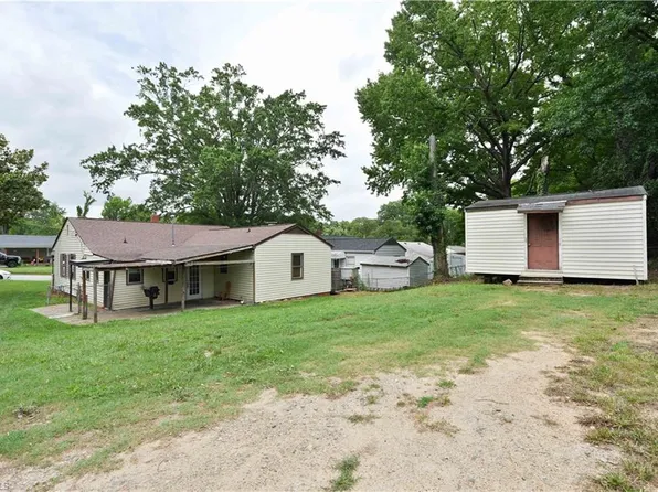 500 Clover Dr, High Point, NC 27262