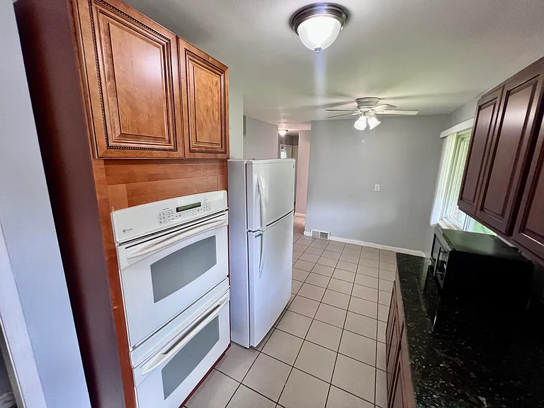 2252 Winston Dr — Photo 7
