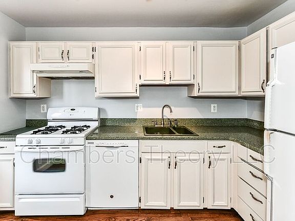 5th image of 306D S Wayne St APT D