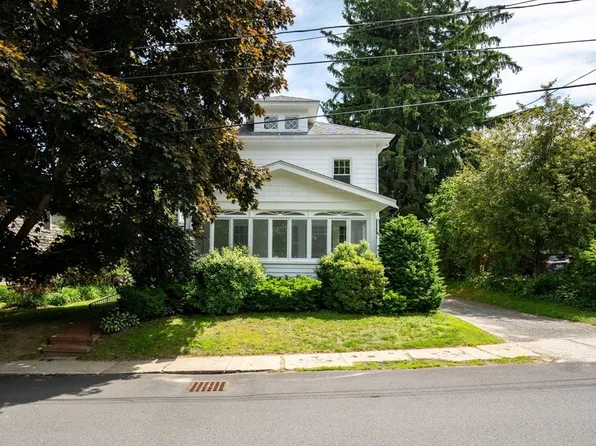 102 High St, Amesbury, MA 01913
