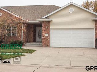 925 Saint Andrews Ct, York, NE 68467