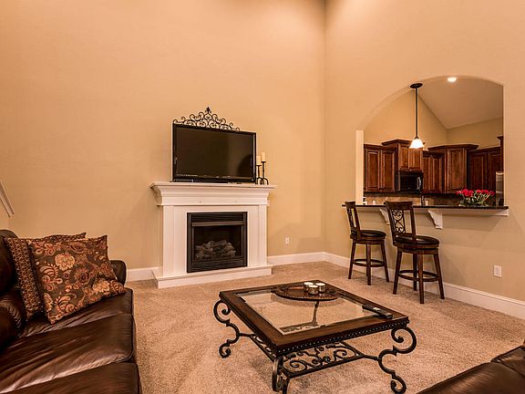 4th image of 949 Bishop Knoll Ln