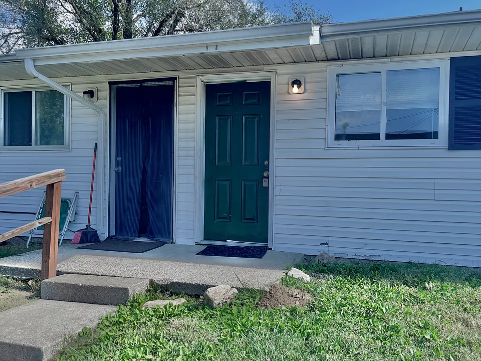 701 W Cunningham Dr #3