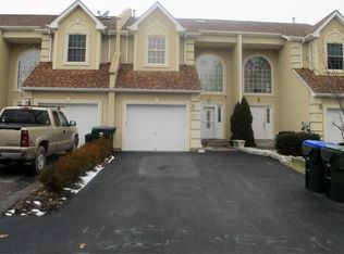 51 Oak Hill Rd, Middletown, NY 10941