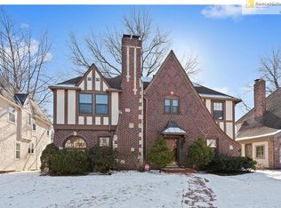 647 Romany Rd, Kansas City, MO 64113