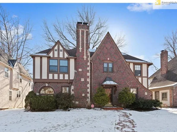 647 Romany Rd, Kansas City, MO 64113