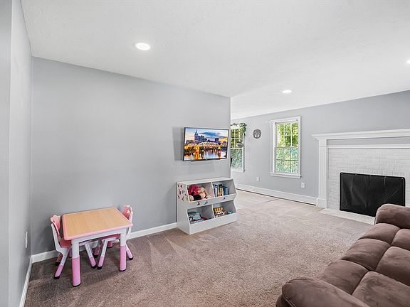 3rd image of 137 Lake Ave