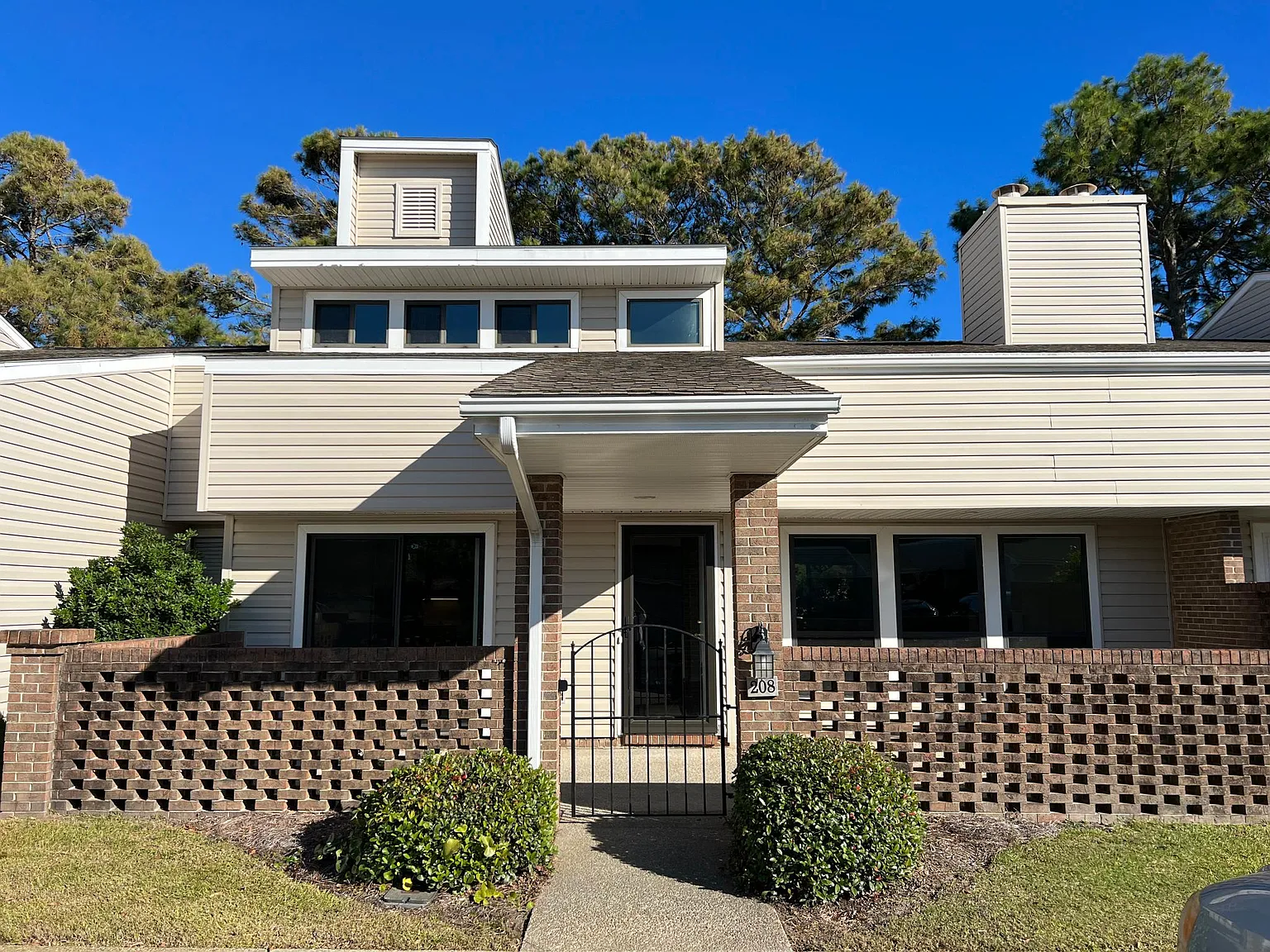 3 bed, 1795 sqft, $2,100 — Photo 1