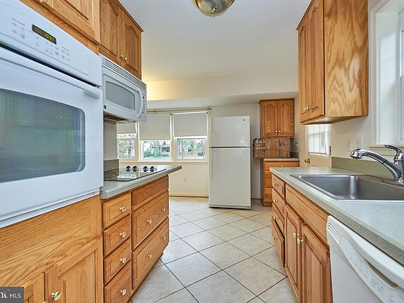 4th image of 1006 Echols St SE