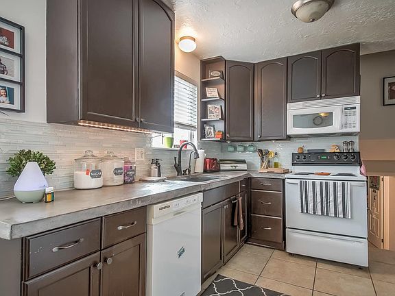 2nd image of 2514 W Hornburg Cir