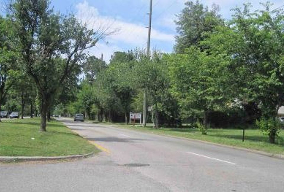 Exterior Neighborhood (street photo)