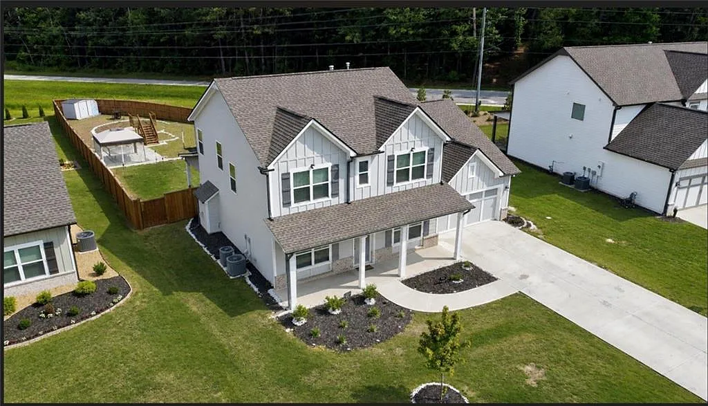 4 bed, 3.5 bath, 2516 sqft, $2,800 — Photo 3
