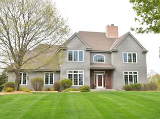 7824 W Knightsbridge Dr, Mequon, WI 53097