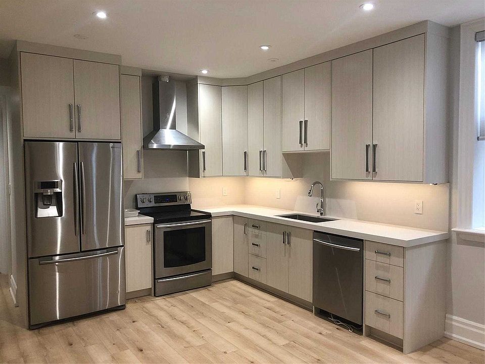2nd image of 94 Richmond Rd E