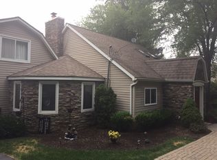 4456 Lamson Dr, Waterford, MI 48329