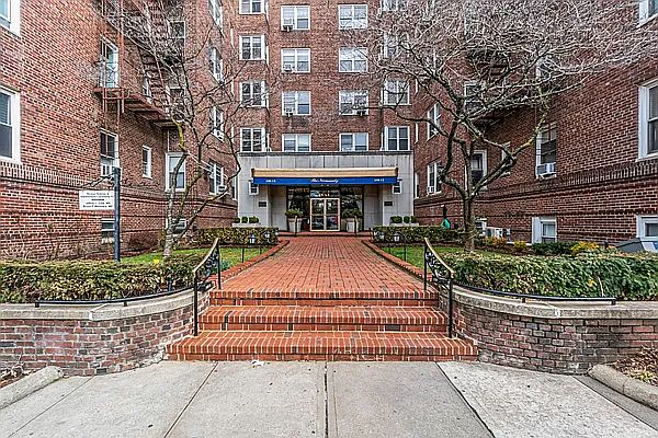 1st image of 106-15 Queens Blvd APT 3L