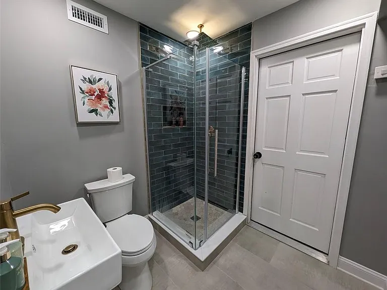 1303 Colony Dr #C — Photo 9