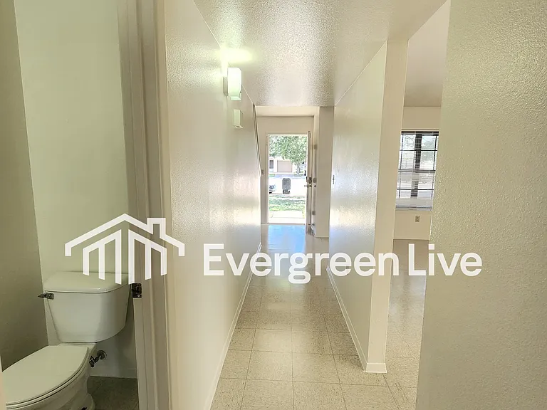 124 Crusader Ct — Photo 5