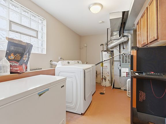 5th image of 2736 E Goodrich Ave