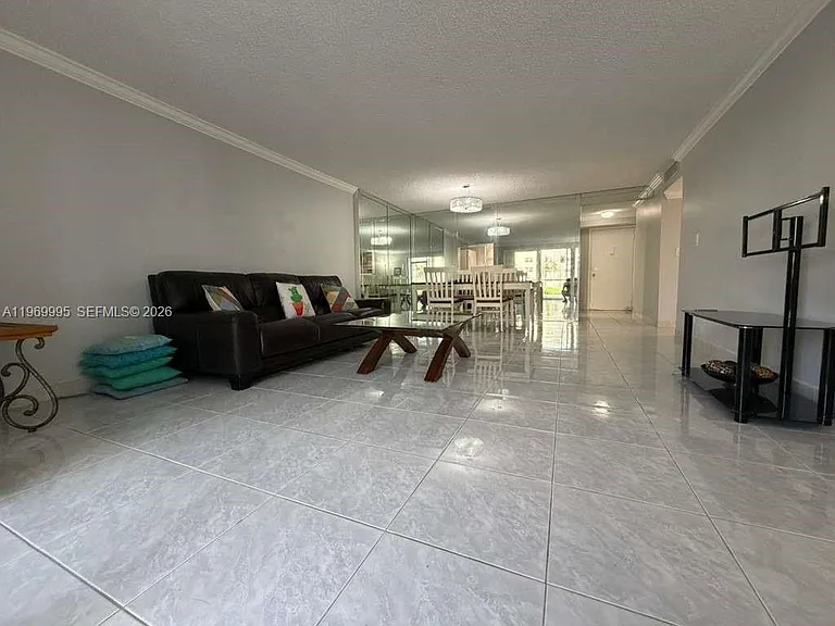 301 SE 3rd St #109 — Photo 7