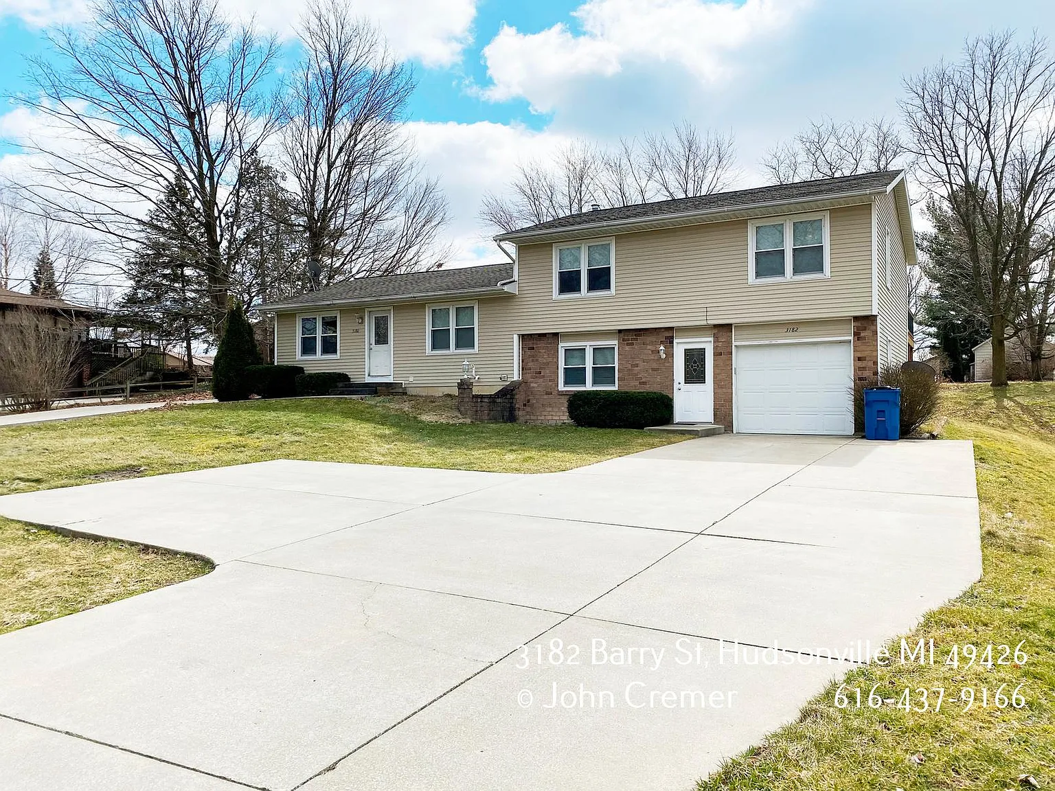 3 bed, 1300 sqft, $1,998 — Photo 1