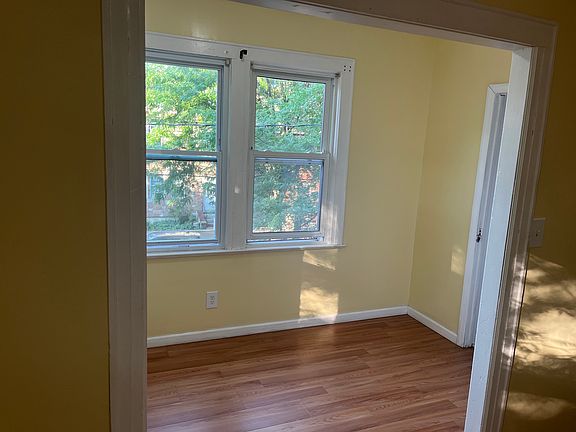 4th image of 109 Liverpool St #2