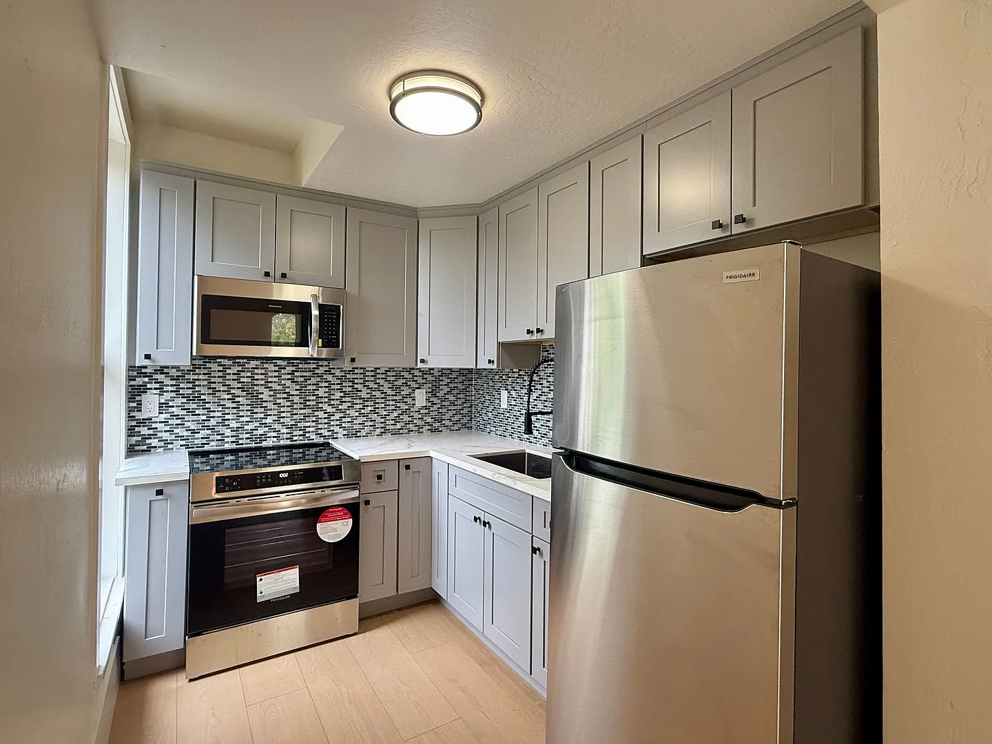 Charming Remodeled 1 Bedroom 1 Bathroom Upstairs Apartment in Downtown San Jose — Photo 3