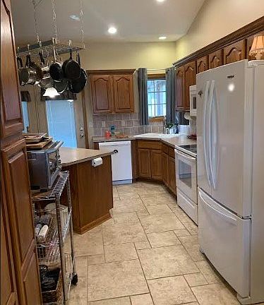 3rd image of 1518 Eaglecrest Ave