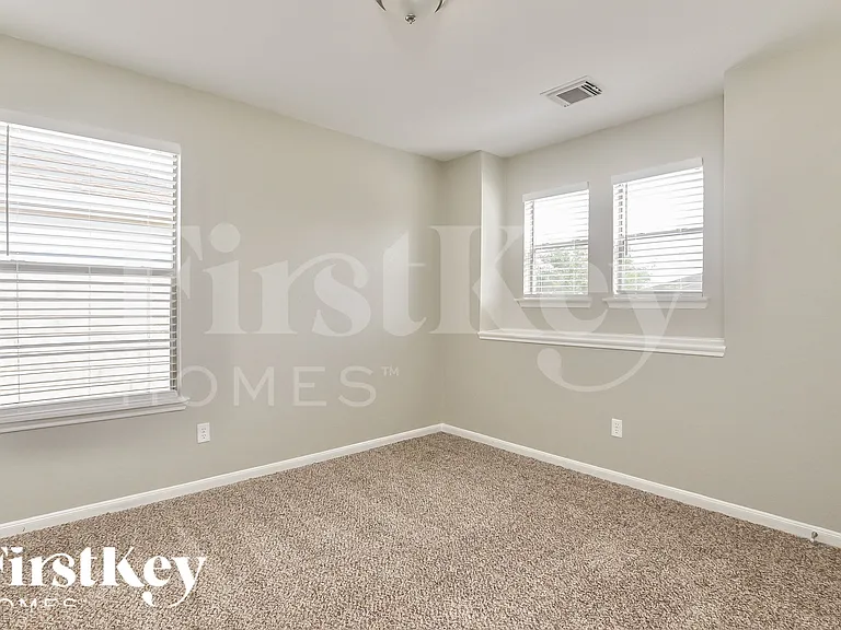 339 Remington Harbor Ct — Photo 16
