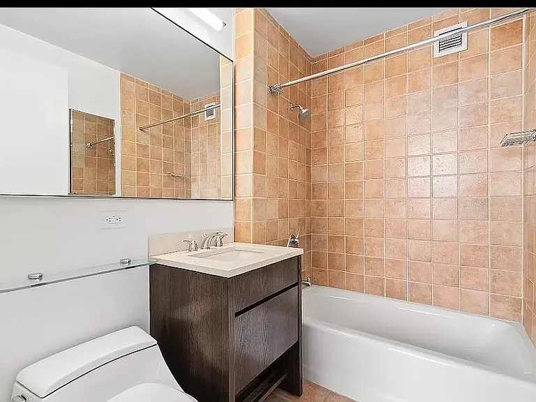 305 E 63rd St #11-B — Photo 7