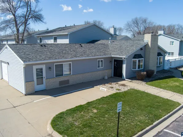 1011 S Newport Pl, Sioux Falls, SD 57106