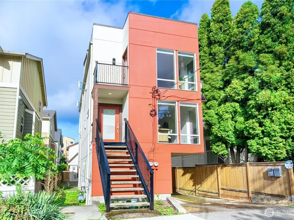 8853 Stone Avenue N, Seattle, WA 98103