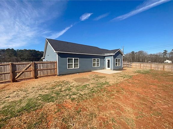 5th image of 104 Charlie Fuller Rd