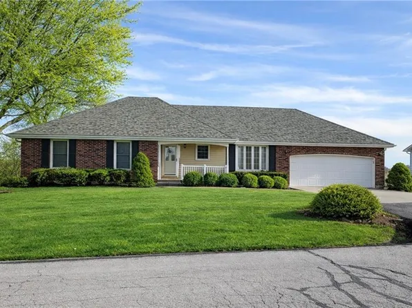 1405 High Dr, Lexington, MO 64067