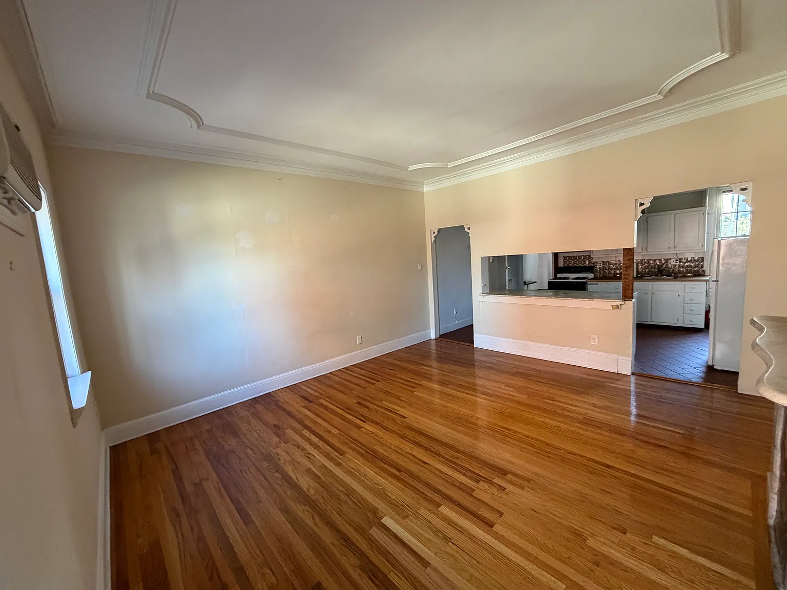 2 bed, $3,200 — Photo 2