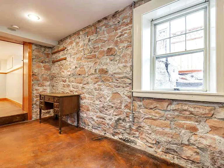 309 N Almond St — Photo 31