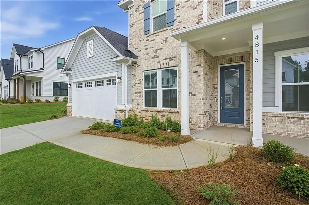 5 bed, 4.5 bath, 3200 sqft, $4,300 — Photo 2