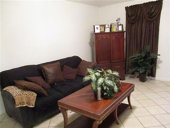 5th image of 2416 Yorktowne Dr