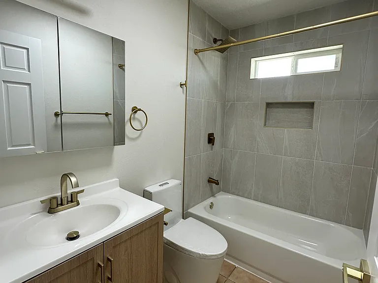 617 Madison St NE #A — Photo 1