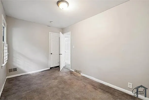19401 Grandview St — Photo 9
