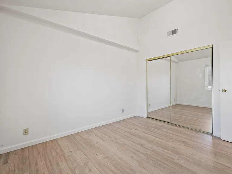 1609 B St #4 — Photo 15