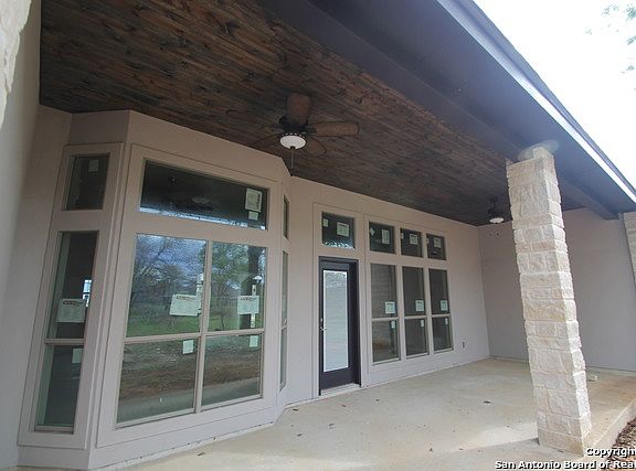 3rd image of 129 E Ashton Blvd