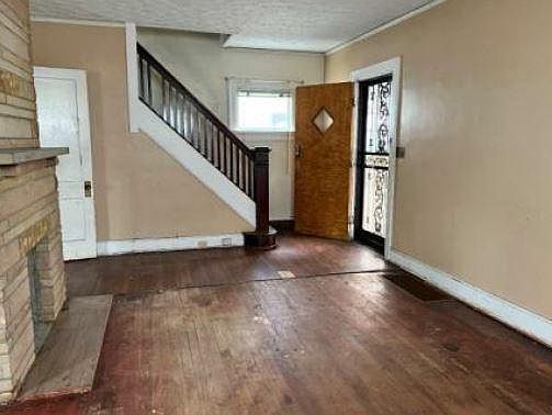 4th image of 110 Lorenz Ave