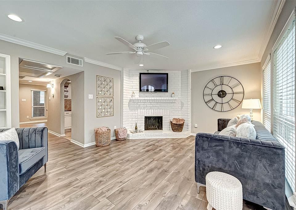 1st image of 8958 Chatsworth Dr #8958