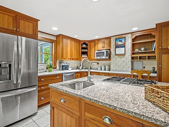 4th image of 41 Sycamore Dr