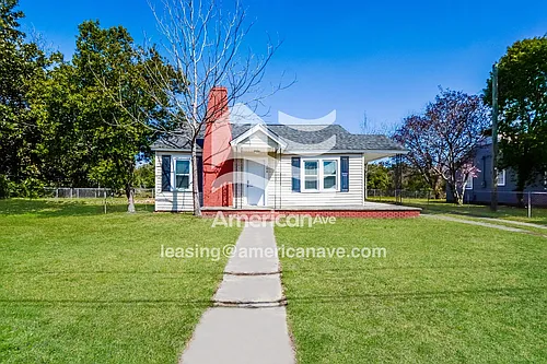 304 S Pine St Photo 1