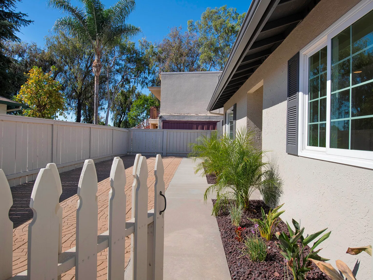 2 bed, 1000 sqft, $3,000 — Photo 2